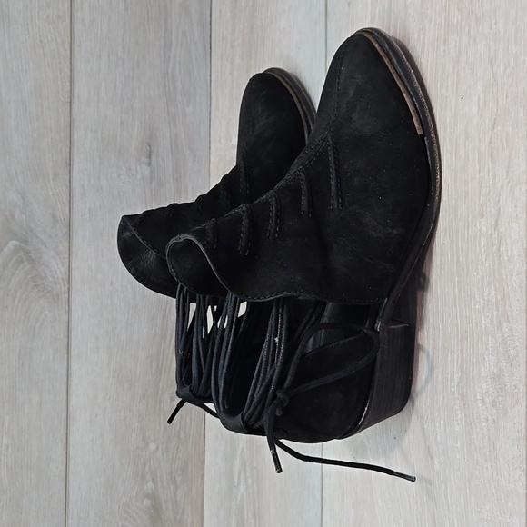 Free People Women Cut Out Side Black Suede Ankle Boots Shoes Sz 37/6.5-7 - Picture 2 of 14